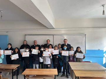 Kaymakamımız Gökay İÇEN Karne Dağıtım Törenine Katıldı.
